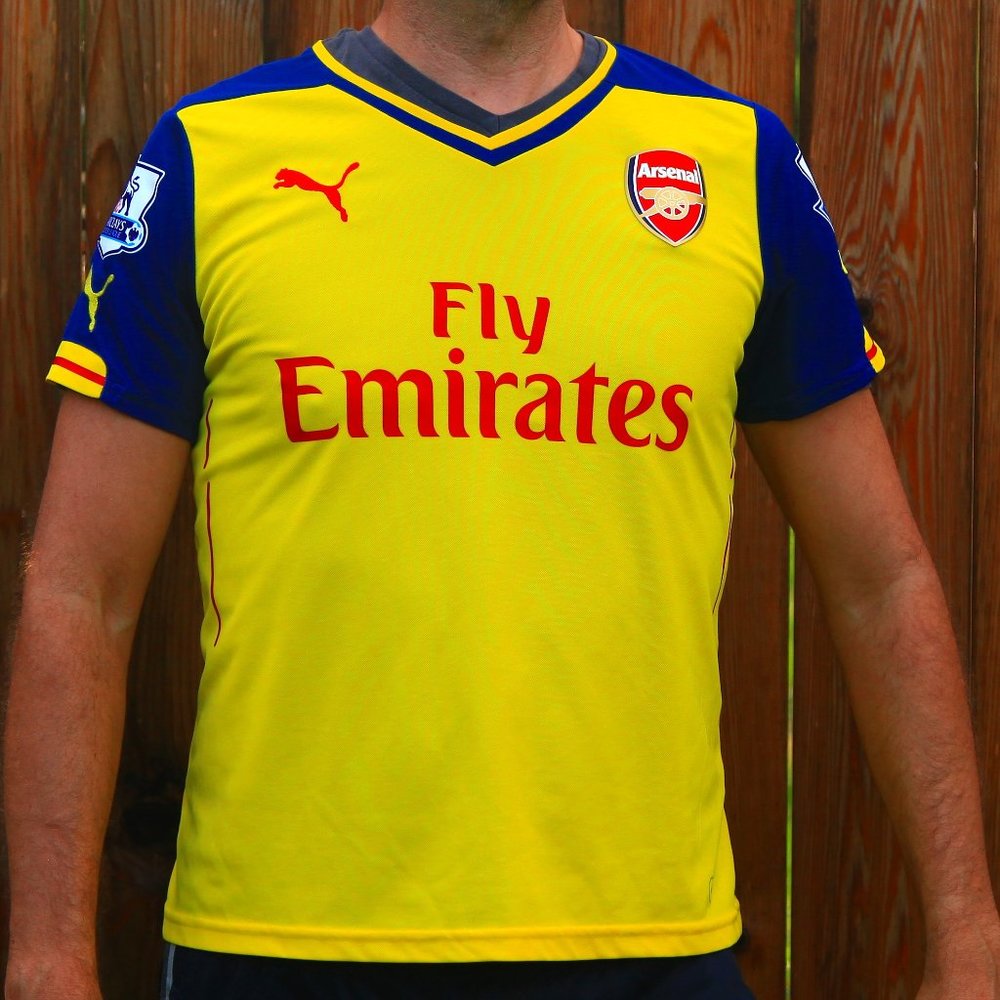 Arsenal Fly Emirates Puma Soccer Replica Dry Cell Jersey Mesut Özil #11 2014/15